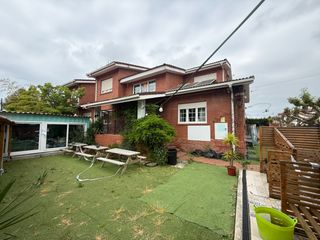 Maison jumelée  Calle bernardo álvarez galán. Chalet pareado en venta en calle bernardo álvarez galán