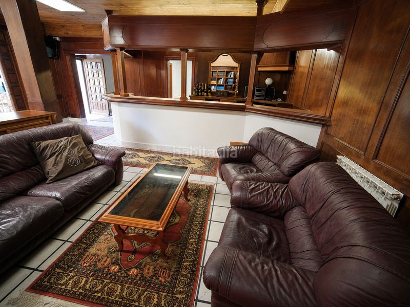 Foto 1b6c8e8f-b0ae-4e9c-97ca-115f1f0336f6. Casa amb aparcament a Salas