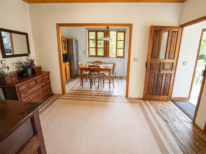 Foto 3562502e-3ce7-4cc1-9a63-891fbaa2d000. Casa amb aparcament a Salas