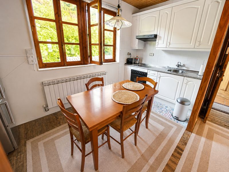 Foto 51febab6-9a20-426e-b59d-43fd3e439995. Casa amb aparcament a Salas