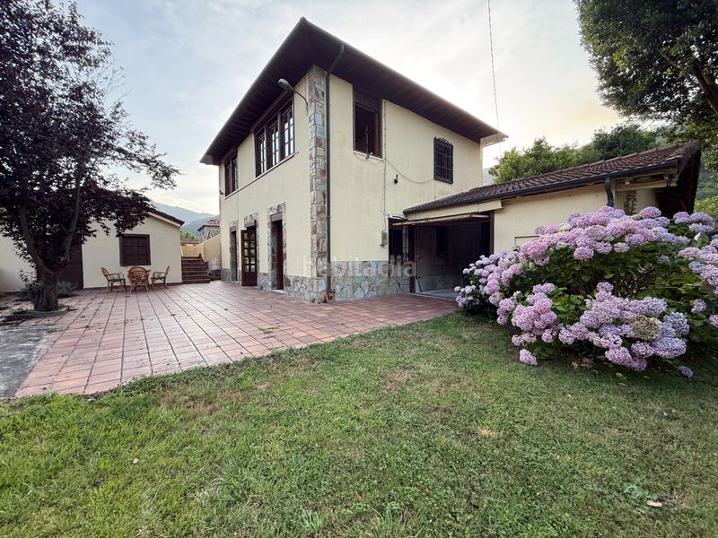 Foto 5c935b5f-9291-486b-bea5-de145c075bb4. Casa amb aparcament a Salas
