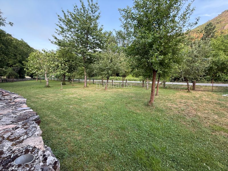 Foto 7166f430-6a3c-4d36-8560-59ce687b9a1a. Casa amb aparcament a Salas