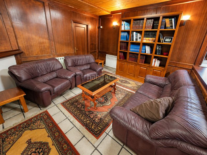 Foto ddb0574b-cf33-4324-a133-0e673df5eb0d. Casa amb aparcament a Salas