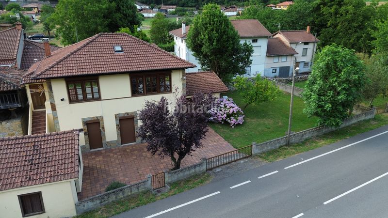 Foto f1438bbc-bb4e-424d-9d39-7c2c85bd4e05. Casa amb aparcament a Salas