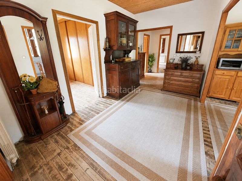 Foto fd7ef040-95d4-408e-b4fe-656768547a50. Casa amb aparcament a Salas