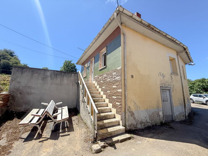 Foto 138530b2-9f6d-4e0a-9151-ca53ffa7cc77. Casa amb aparcament a Carbayin-Lieres-Valdesoto Siero
