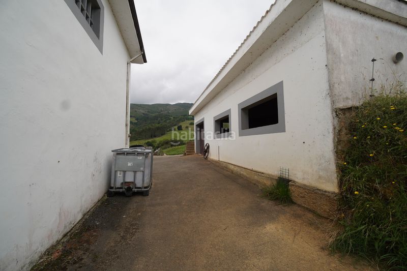 Foto 8f944d06-2e01-49f5-a058-8a2b3f1c2ff8. Casa amb xemeneia calefacció aparcament a Ribadedeva