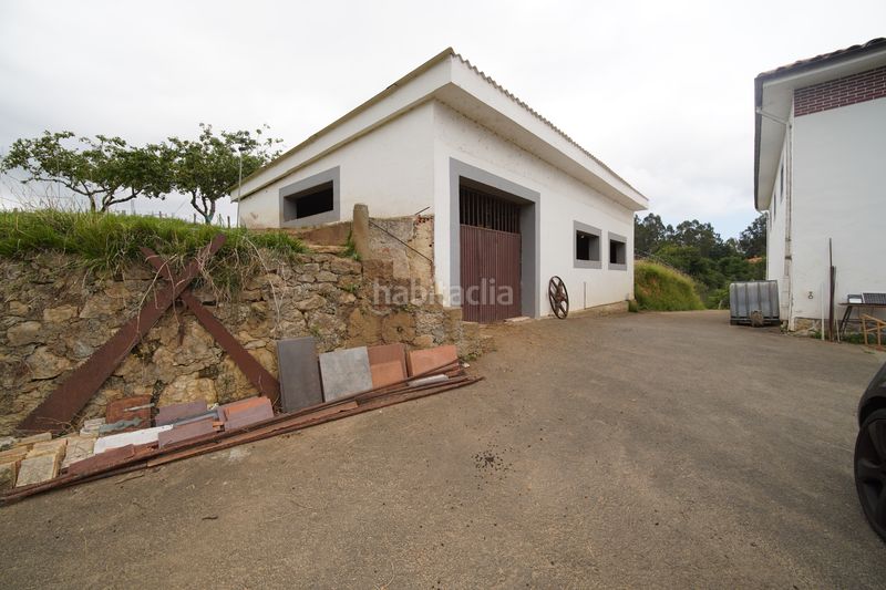 Foto a76ae1de-a426-43b6-a309-01fe869b09e4. Casa amb xemeneia calefacció aparcament a Ribadedeva