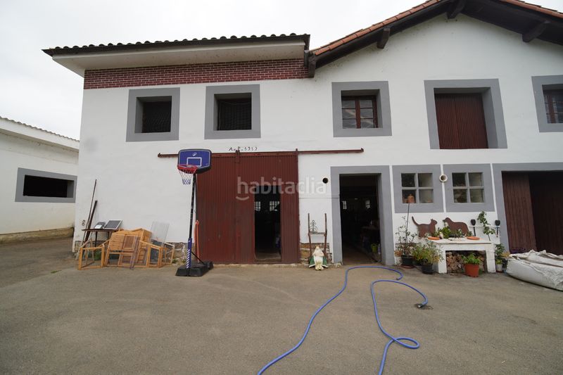 Foto c50b425c-289e-4ee1-ad12-bb4d474a5726. Casa amb xemeneia calefacció aparcament a Ribadedeva