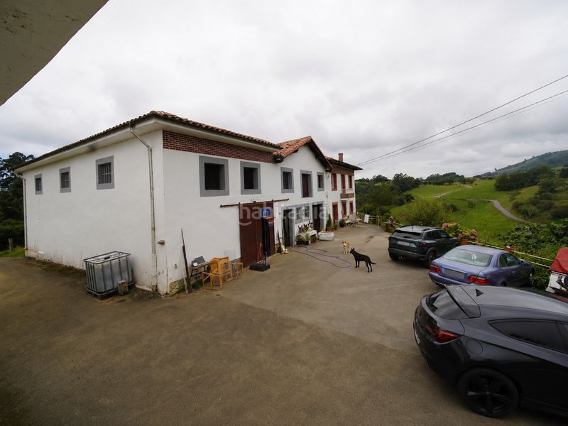 Foto f99b0bbe-4068-4466-a31a-27861341f9a4. Casa amb xemeneia calefacció aparcament a Ribadedeva
