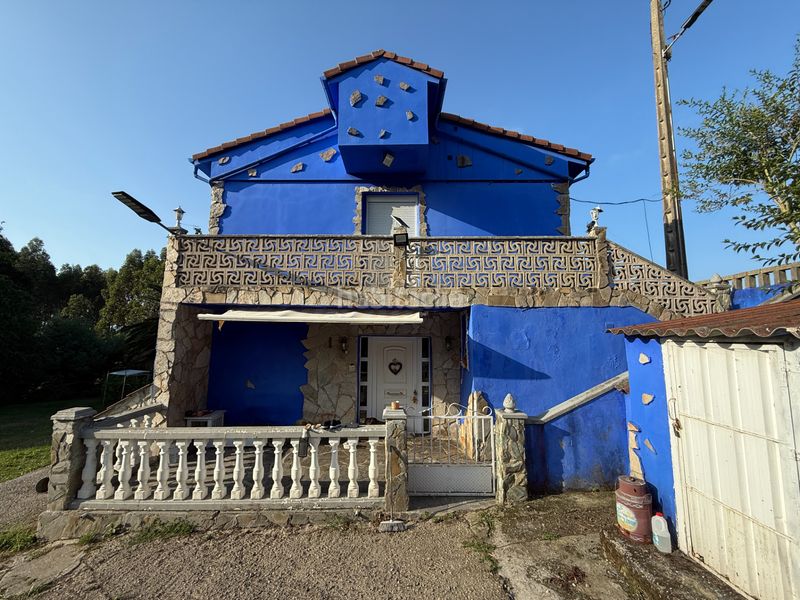 Foto 63ff4830-40c4-443e-80b7-4119f9713a97. Casa amb xemeneia calefacció aparcament a Cudillero