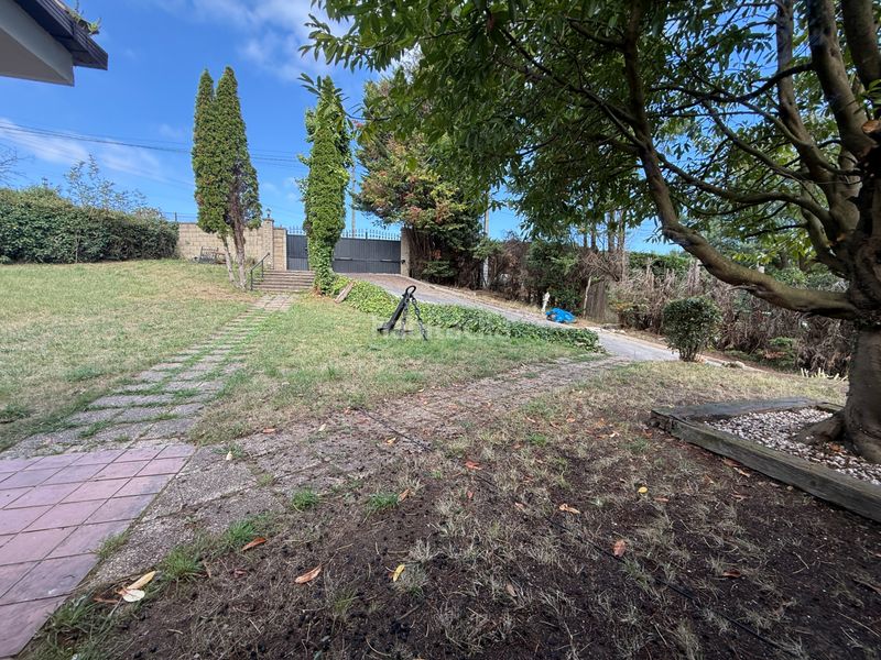 Foto efc8d69d-fc0f-47f0-aa77-6583c106491f. Xalet amb xemeneia calefacció aparcament piscina a Gijón
