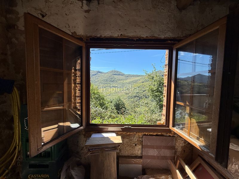Foto 88b61400-f43a-4195-8262-d276672d94e1. Casa amb calefacció aparcament a Sama Langreo