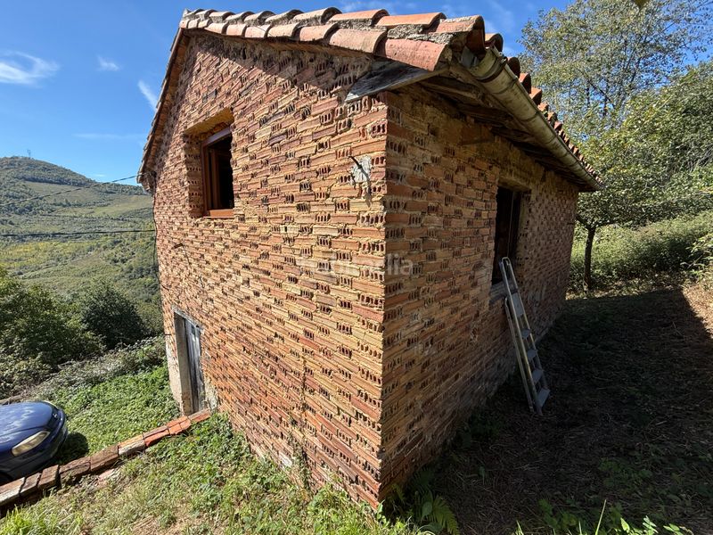 Foto f1dc11d0-e311-45ad-8673-66accda64fbb. Casa amb calefacció aparcament a Sama Langreo