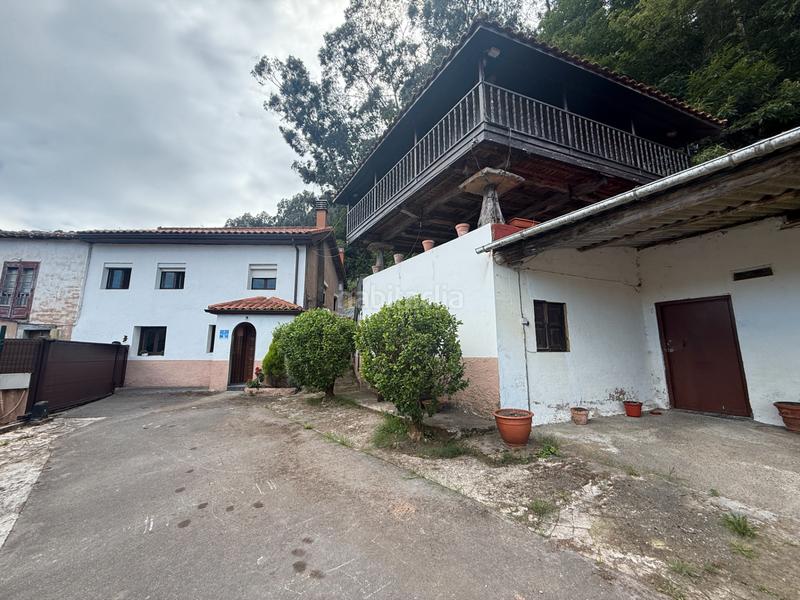 Foto 9456ec0d-0040-4a9c-9fbb-1ccfd35c8afe. Casa amb aparcament a Pravia