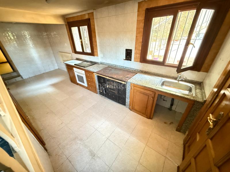 Foto ce394afa-4b3a-4d52-9318-d7461c92ac5f. Casa amb aparcament a Pravia