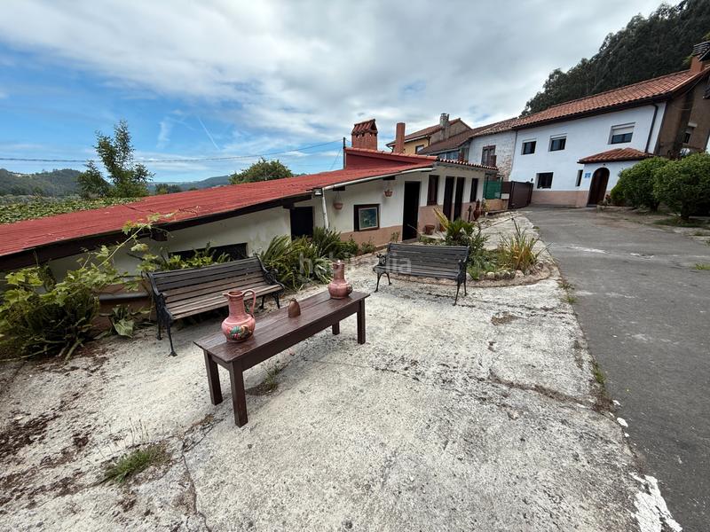 Foto cea75a6d-7845-493a-9113-bb4c2835dd49. Casa amb aparcament a Pravia