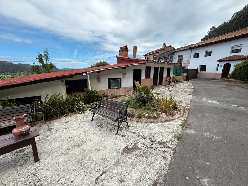 Foto df91eaeb-ed37-4c39-a542-8b433214e905. Casa amb aparcament a Pravia