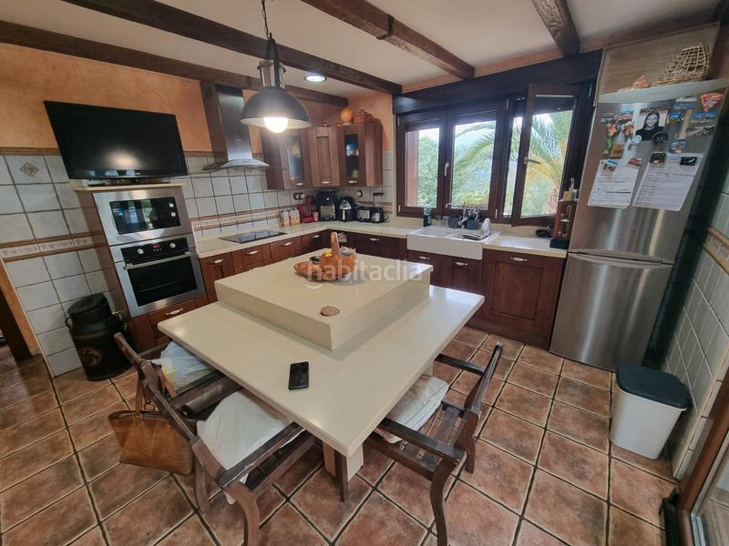 Foto ab0d8720-ae0d-43a6-9acf-e93b538583a8. Chalet en La Felguera Langreo
