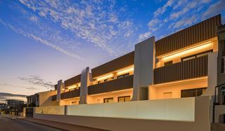 Appartement à Los Peñascos-El Salero-Los Imbernones. Bungalowapartamento en planta baja de 2 dormitorios y 2 baños.