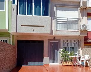Semi detached house in Mazarrón Casco Urbano. Dúplex en venta en mazarrón