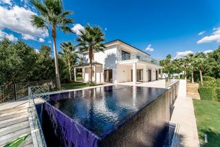 Xalet a Los Naranjos. Exquisita villa moderna en nueva andalucía, marbella