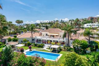 Xalet a Las Brisas. Chatgpt said exclusiva villa reformada en la cerquilla con vista