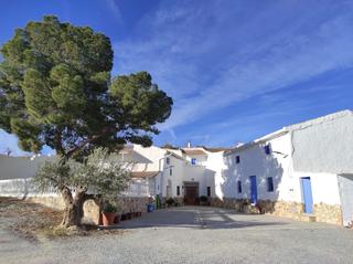 Casa a Cuevas del Campo. Casa cueva única con apartamentos adyacentes y potencial de rest