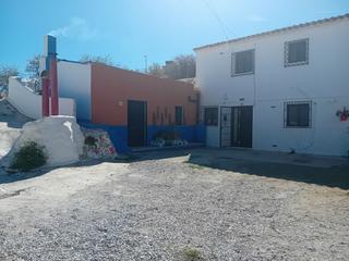 Masia a Baza. Combinación de finca y casa cueva en baza