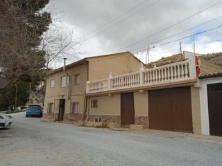 Casa a Zújar. Casa adosada en el tranquilo barrio abatel