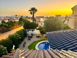 Chalet in Mazarrón Casco Urbano. Villa de lujo y próspero negocio de alquiler vacacional en campo