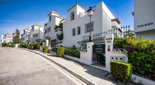 Casa adossada a Nagüeles Alto