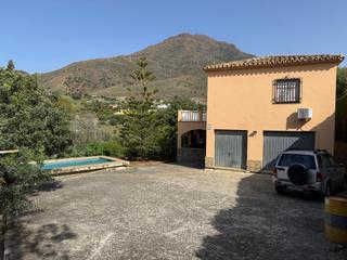 Mas à Estepona Golf. Encantadora finca rural con vistas panorámicas  arroyo de polvit