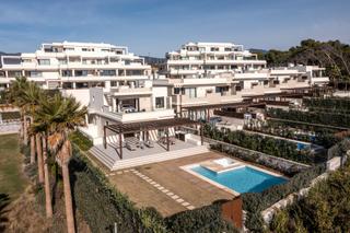 Chalet en El Velerín. New golden mile  villa contemporánea en primera línea de playa e