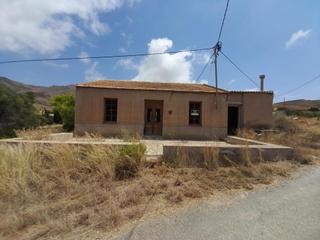 Masia a Perín. Finca situada en el campo a 5 min del mar