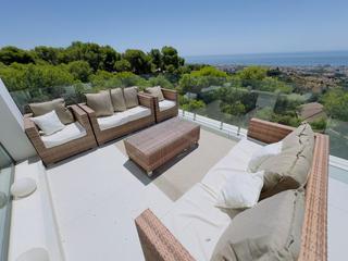 Xalet a Huerta del Prado - La Montua. Villa moderna con vistas panorámicas al mar  marbella
