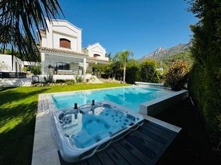 Chalet  Calle chumbera (la). Elegante villa mediterránea con impresionantes vistas al mar y a