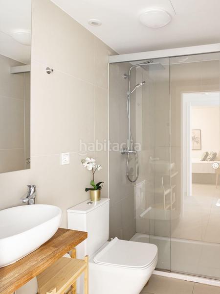 Foto 63ada3c0-3ad8-4fc2-b28f-1cf8de7c4080. Apartament amb calefacció aparcament piscina a Las Gaviotas - Carvajal Fuengirola