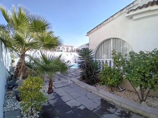 Chalet in Mazarrón Casco Urbano. Preciosa villa independiente con piscina privada en camposol, ma