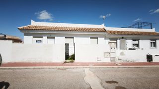 Chalet  Ajedreas - saladillo. Villa con piscina en reforma, con mucho potencial