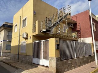 Casa  Calle calle taray, urb playasol 1. Casa adosada a solo 700 metros del mar