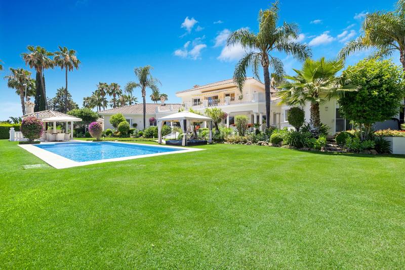 Foto 82e7d4ff-cced-461e-a14d-0f42f739bdd4. Chalet en Los Naranjos Marbella