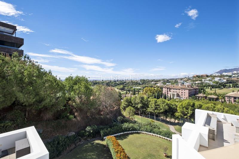 Foto eb09566f-ffba-45b7-86c0-fb1422a3f17e. Duplex avec parking piscine dans Los Flamingos Benahavís