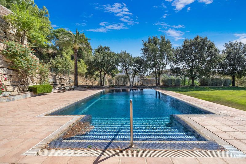 Foto a8df1311-d8e0-450c-9f3e-0b2d53e90776. Xalet amb piscina a Benahavís pueblo Benahavís