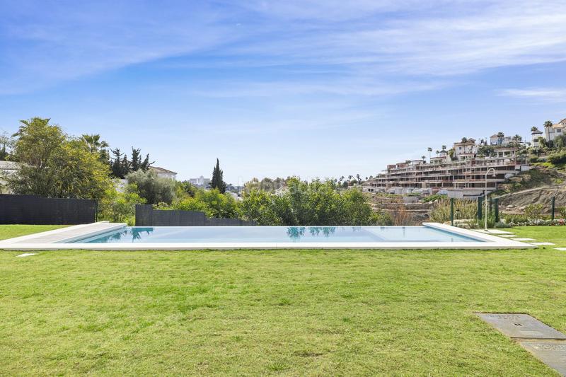 Foto 2cc88167-ef53-4f74-91df-5236bb79dd75. Chalet mit parking pool in La Alquería Benahavís