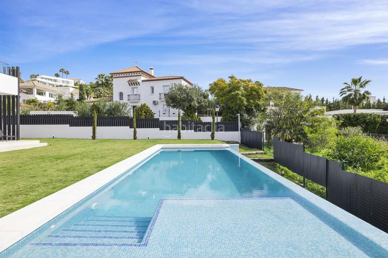 Foto 75e53f57-9436-4400-8de6-4defd7b65032. Xalet amb aparcament piscina a La Alquería Benahavís