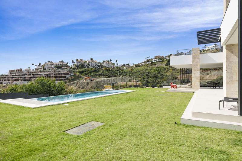 Foto d5318f2c-b1a4-4690-b399-8bfae25b3cde. Xalet amb aparcament piscina a La Alquería Benahavís