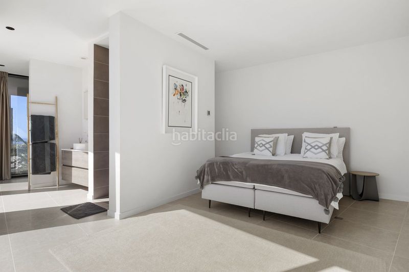 Foto caeb14b4-c092-4d0f-a6f3-3ccd1470f0dd. Xalet amb aparcament piscina a La Alquería Benahavís