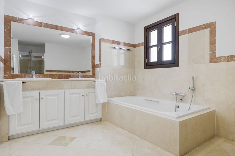 Foto 7bd7f3d7-51af-4f9a-ac88-fa1c397ffe47. Casa adossada a La Quinta Benahavís