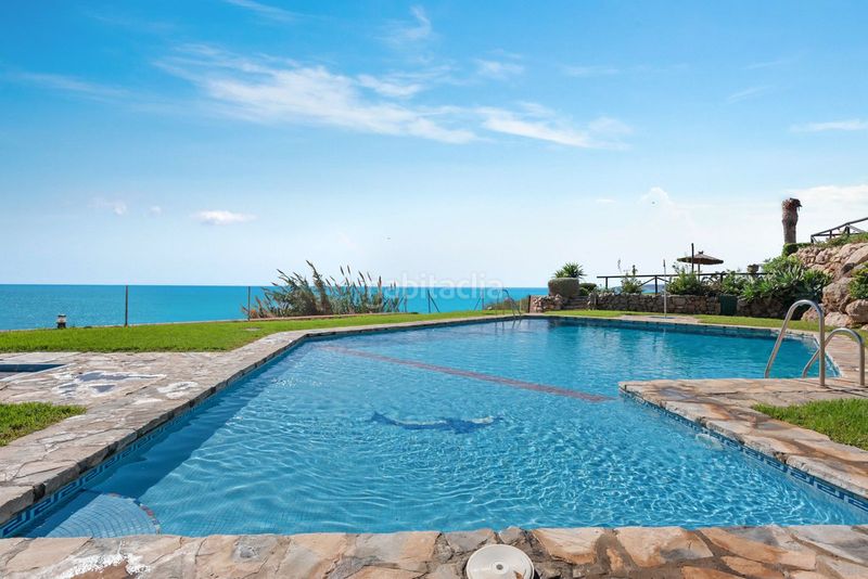 Foto 09f44733-f06b-40ae-bfb7-3ee270a84b0c. Casa adossada amb piscina a Guadalobón Estepona